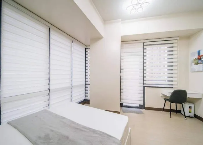 Apartment The Florence Mckinley Hill Manila